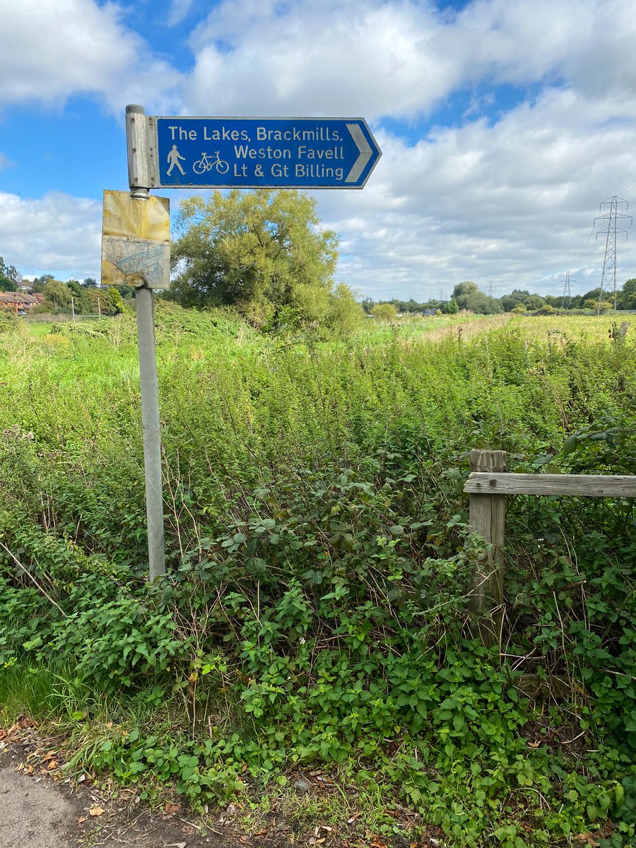 Wands continue to where the lane arbitrarily needs, near the toucan crossing. Nothing in place to manage the merging of cyclists and motor traffic. The road beyond this point becomes 40mph and very hostile. Good luck with that.
