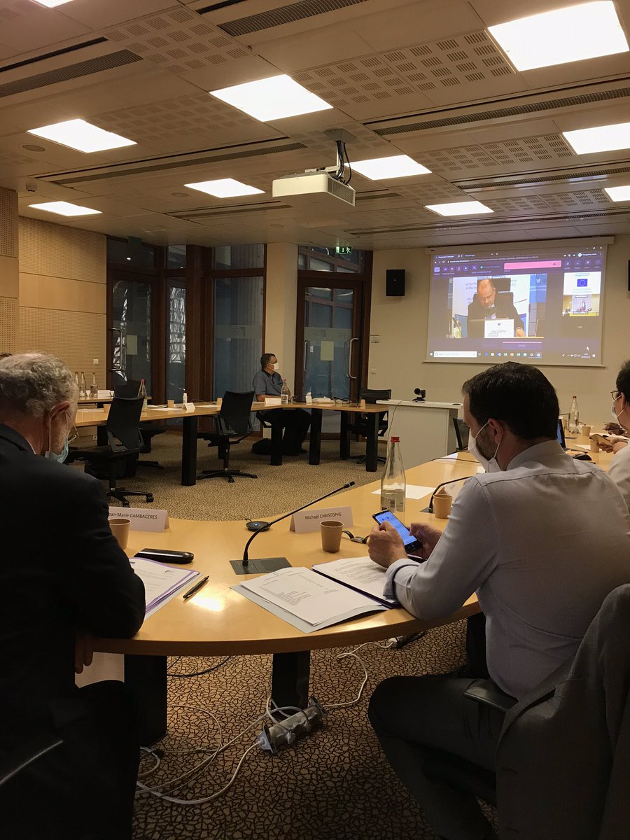 lecese's tweet photo. 🇪🇺 Début de la Réunion annuelle des CES des pays de l’Union européenne, organisée avec l’@EU_EESC et à laquelle plus de 20 pays participent.

Initialement prévu au CESE, cet événement se déroule finalement en visioconférence pour respecter les consignes sanitaires 💻 #Europe #UE https://t.co/zidtnA8ALv