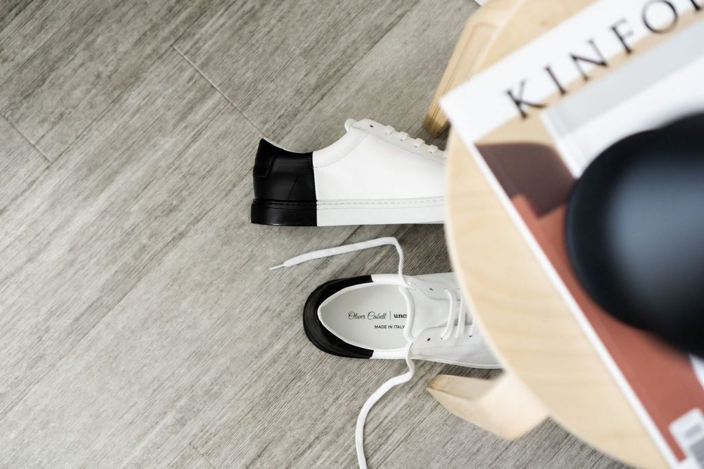 Quality collab between <a href="/uncrate/">Uncrate</a> and <a href="/OliverCabell/">Oliver Cabell</a> for those ace looking monochrome sneakers:

>> thecoolector.com/uncrate-x-oliv… <<