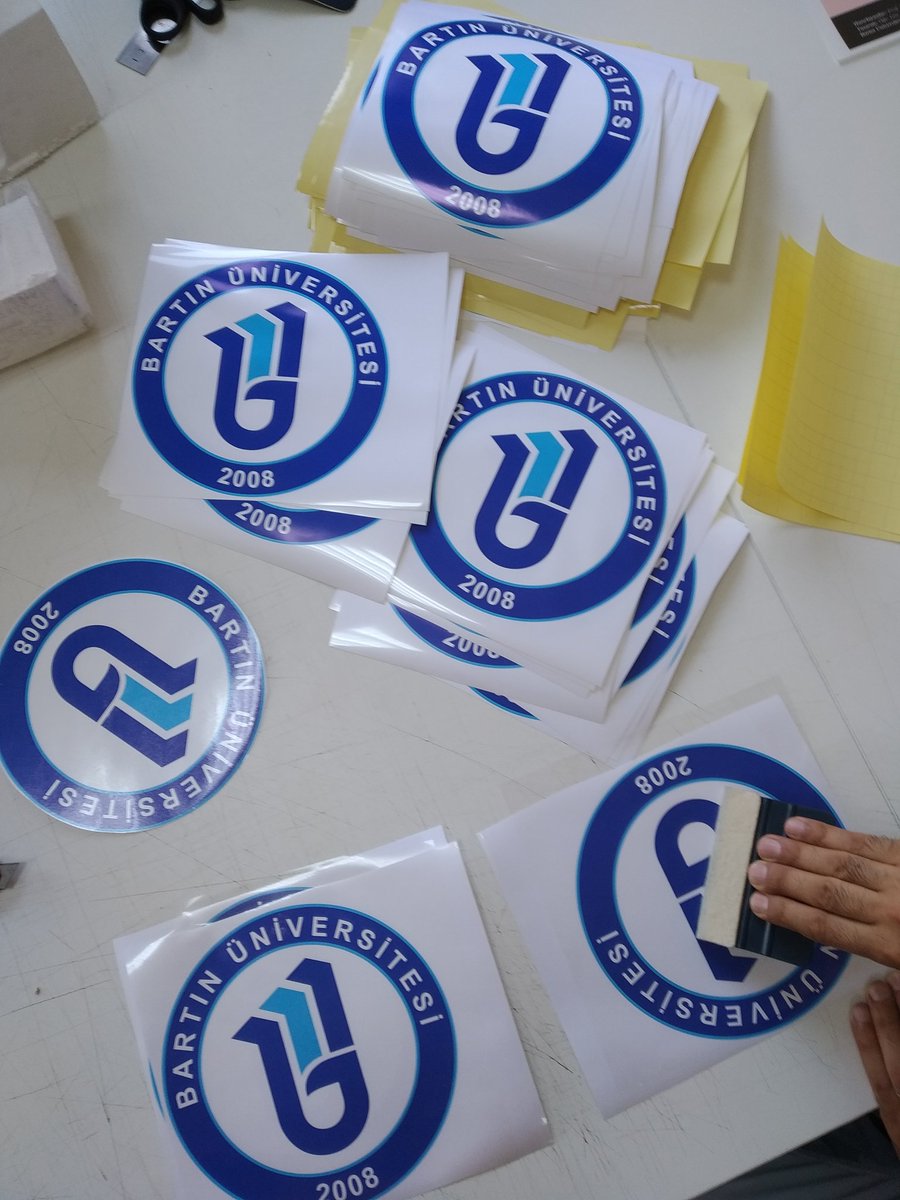 Bartın Üniversitesi mobilya atölyesinde üretilen ofis mobilyalarına yapıştırılmak üzere üniversitemizin etiketlerini hazırlıyoruz. @bartinedu <a href="/uzun_orhan/">ORHAN UZUN</a> <a href="/agnclrm/">Ayşe</a> <a href="/Simode15/">Simo De</a> @NebiArs97129771 <a href="/msemih_saraoglu/">MustafaSemihSaraoğlu</a>