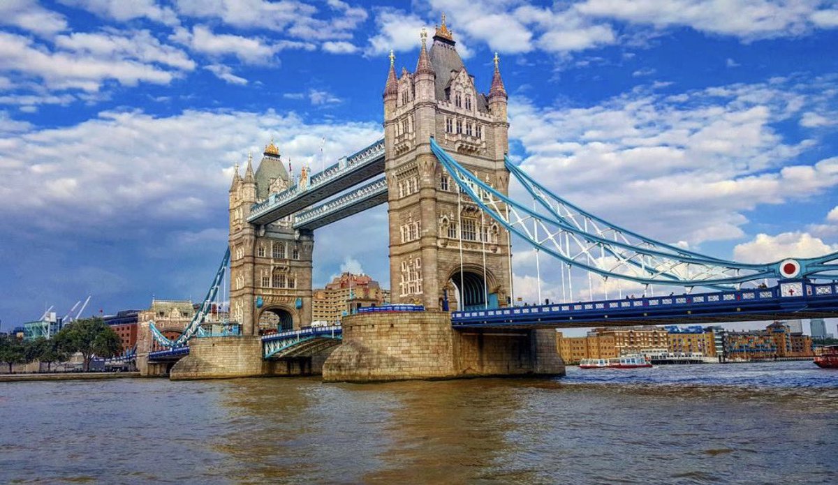 Physically home, mentally here 🇬🇧 

Head to our website for risk free rates and get your travel diary kickstarted. 

astorhostels.com