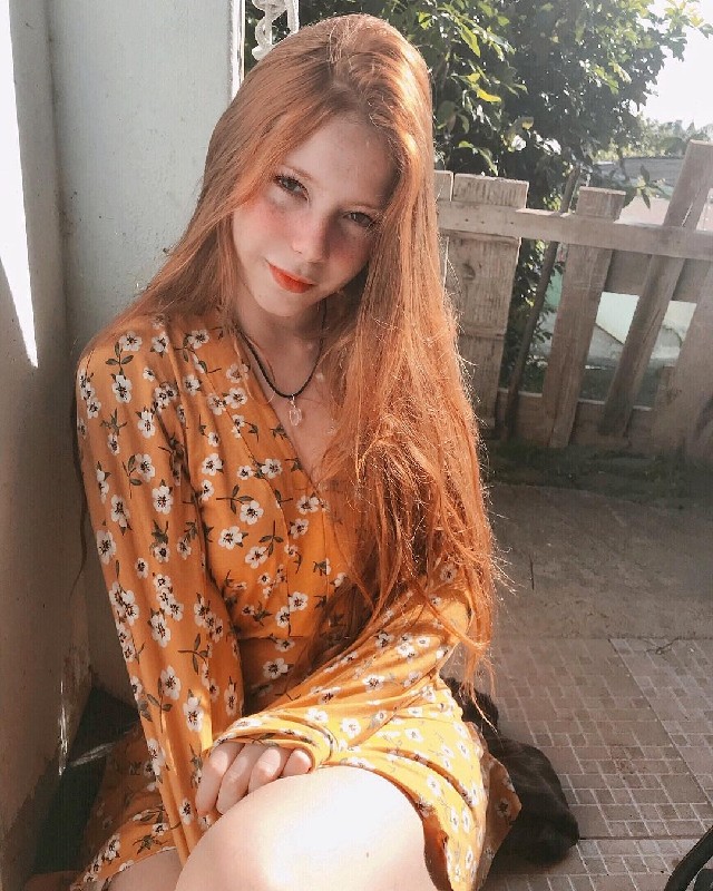 Words Change When Eyes Meet