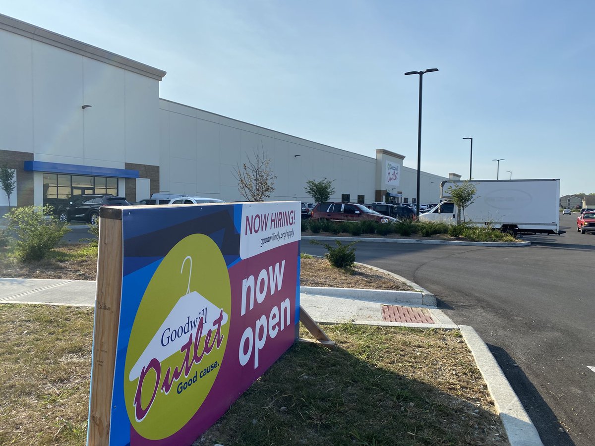🎉👏New 202,000 square foot Goodwill Outlet, transportation, recycling and eCommerce hub (5105 N. Franklin Road, Indianapolis, IN) opening today. Great addition to the east side. 160 jobs! #Employment #workforcedevelopment #goodwill #secondchances #retail ⁦<a href="/GoodwillIndy/">GoodwillIndy</a>⁩