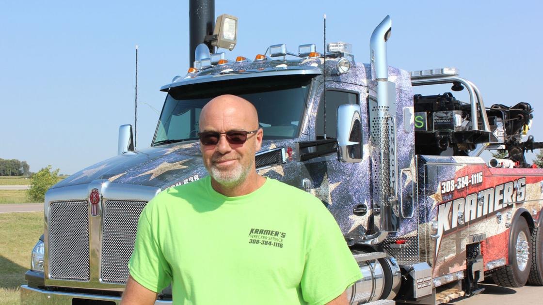 TowTimesMag's tweet photo. Stars and stripes forever – Nebraska tow op and Navy veteran wraps new 2020 @KenworthTruckCo in flag and submarine motifs. "I take a lot of pride in what I did and why I did it."  @KramersWrecker https://t.co/sv3QapkG9r https://t.co/KdwA2H0qhj