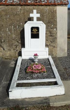Octave Monjoin est inhumé dans une fosse commune au cimetière de Bagneux. En 1944 un ancien combattant s’émeut de son destin et se bat pour que ses restes soit déplacés dans son village natal. En 48 sa dépouille est transférée au cimetière de Saint-Maur et enterré sous son nom.