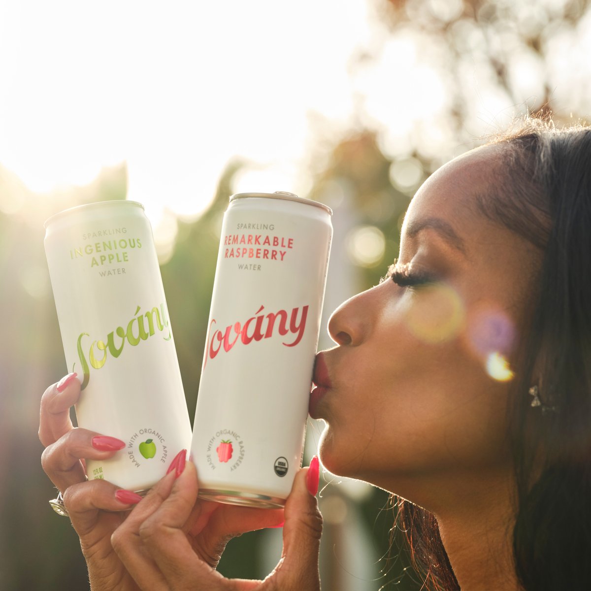 CascadiaBrands's tweet photo. #SOVANY IS MORE THAN JUST ANOTHER #ORGANIC #SPARKLINGWATER it's a seriously #delicious experience on the taste buds! With four delicious &amp; original flavors, Brilliant Orange, Ingenious Apple, Remarkable Raspberry, &amp; Simply Sovany

@drinksovany #newbeverage #CascadiaManagingBrands https://t.co/hcRDfGV9tZ
