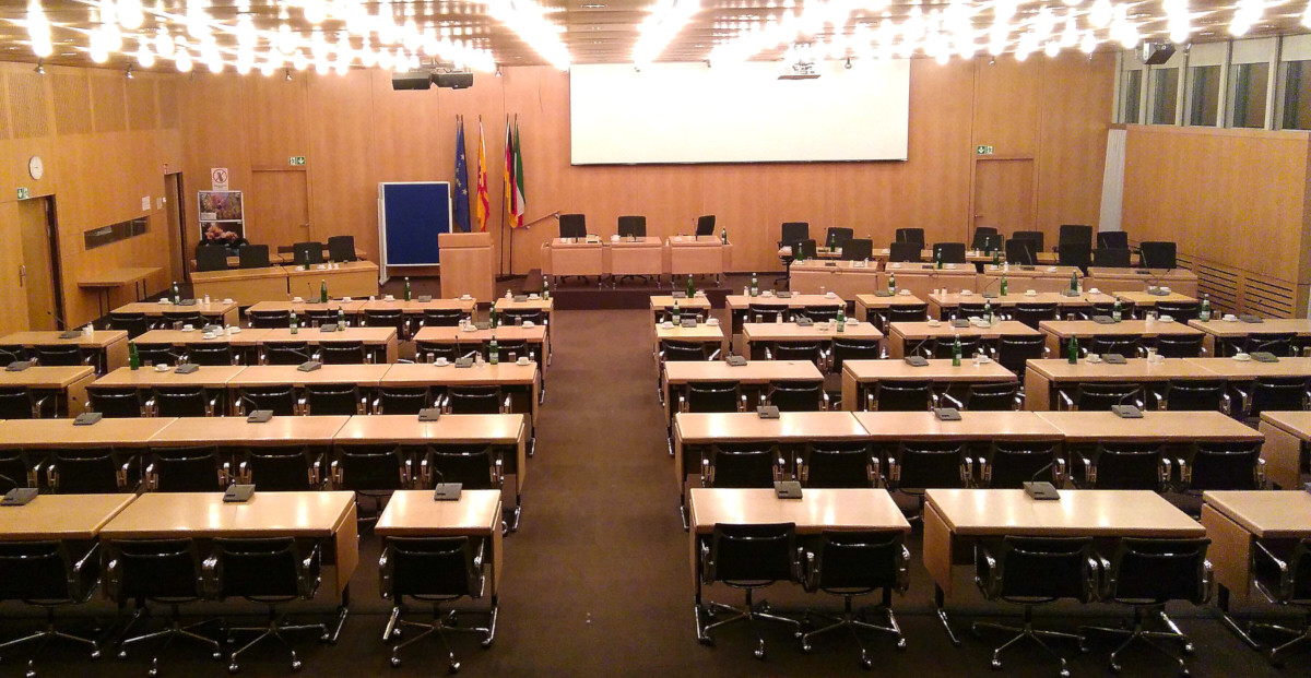 Hier gibt es den zweiten Teil des Ratsberichts, u.a. mit den Themen: zusätzliche Aufnahme von Flüchtlingen, Bodycams für Ordnungskräfte sowie Ruhestörungen an öffentlichen Plätzen. #RatBN

kommunalpiraten-bonn.de/ratsbericht-07…