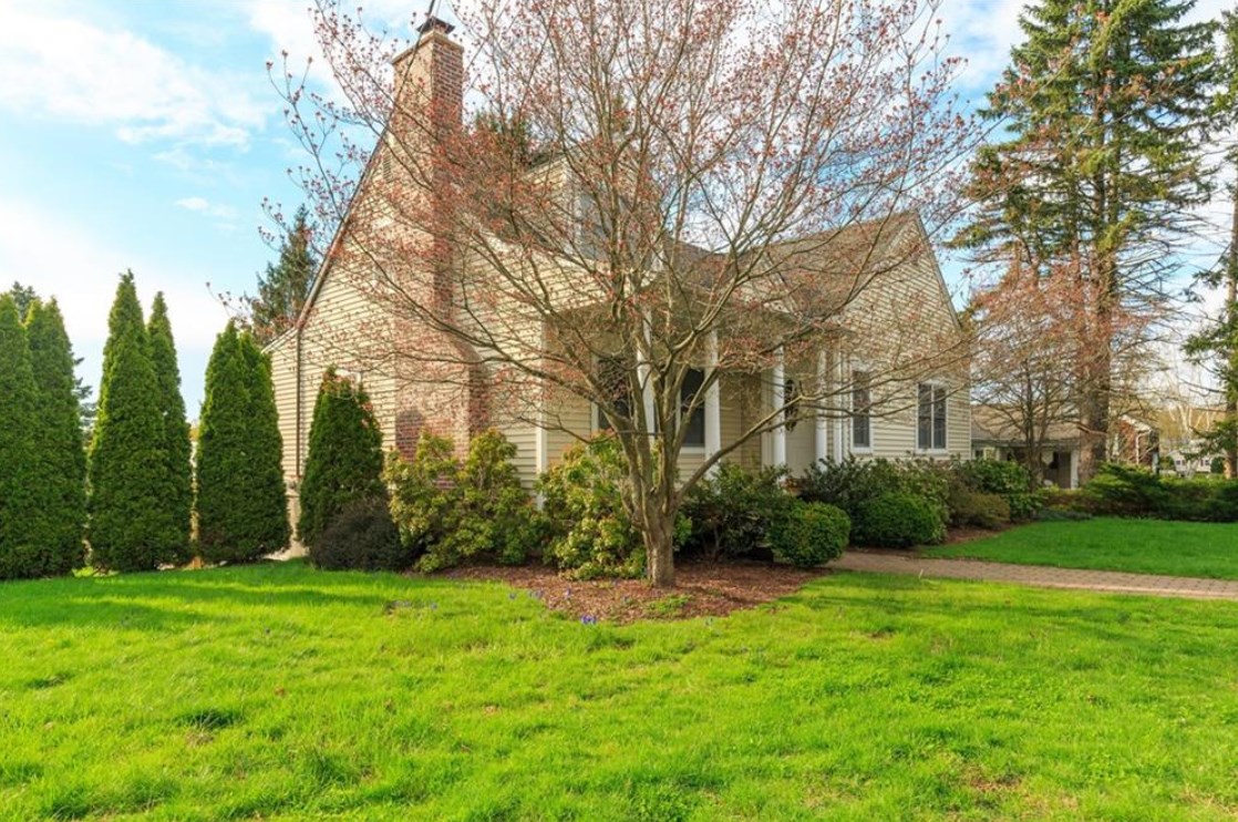 JuallRealty's tweet image. It’s been a year since my clients (and future in-laws) got their new home in North Haven. 🏡 #ctrealty #cthomes