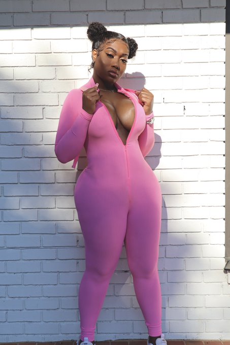 PU$$Y PINK OR PINK PANTHER❓ #RETWEEET  &bull; https://t.co/ij91hj8hbm https://t.co/cp8OlxhSUu<a href="/tag/retweeet"class="tags">#RETWEEET</a>