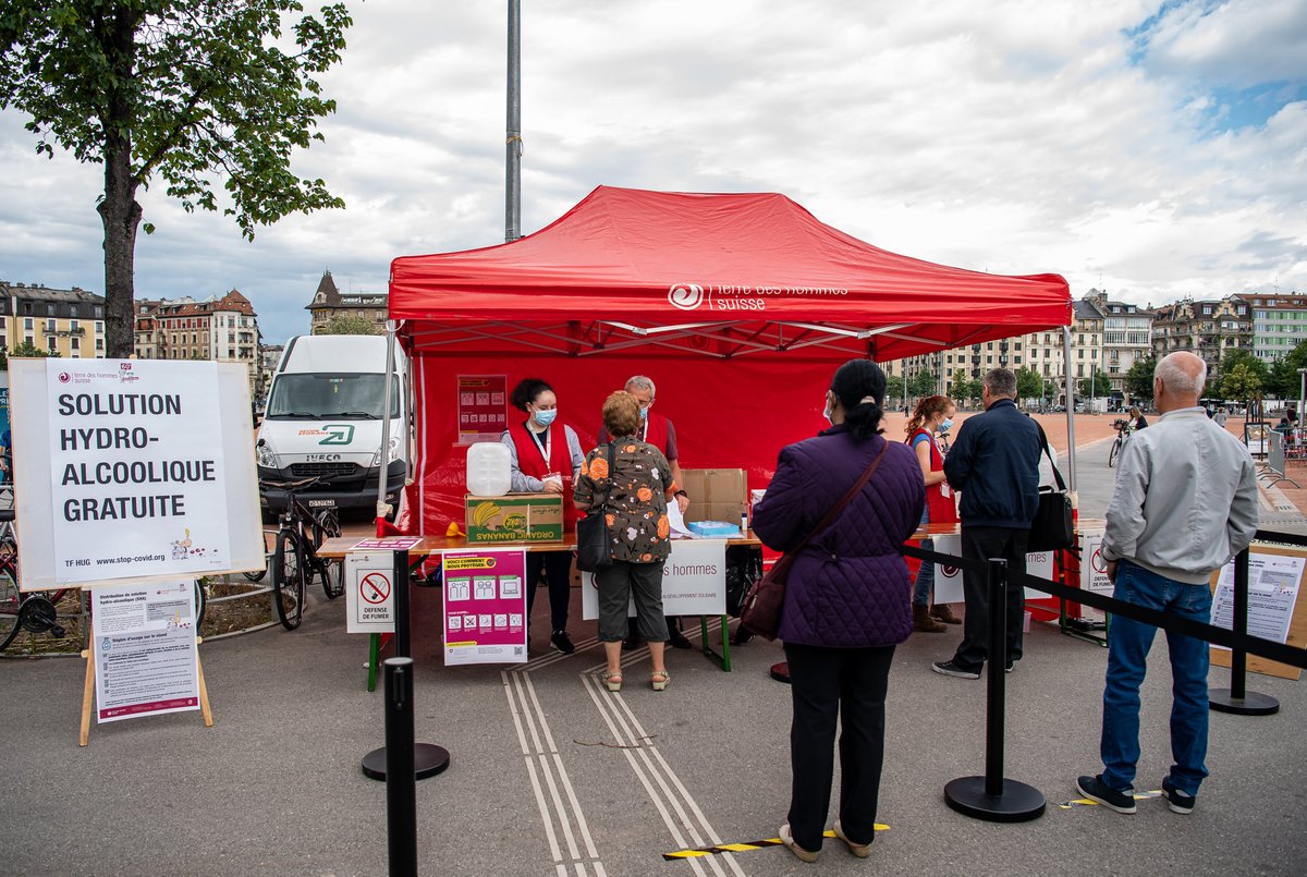 hug_ge's tweet photo. Une #distribution gratuite de solution #hydroalcoolique est organisée tous les samedis des mois de septembre et octobre 2020 par @tdh_ch. Des stands seront présents de 9h à 14h à la Place du Molard, à la rue piétonne du Mont-Blanc et sur la Plaine de Plainpalais #genève https://t.co/gvImeJqEdK