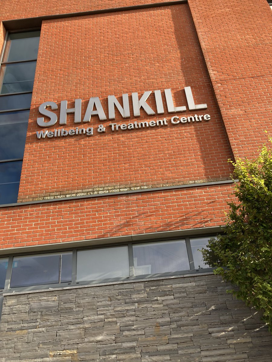 6.  #Belfast lower Shankill these days is often associated with  http://UDA.House&nbsp; shows UFF sign of Ulster Freedom Fighters, a notorious paramilitary  http://group.New&nbsp; Shankill Medical Centre on site of long family home in Beresford Street. 