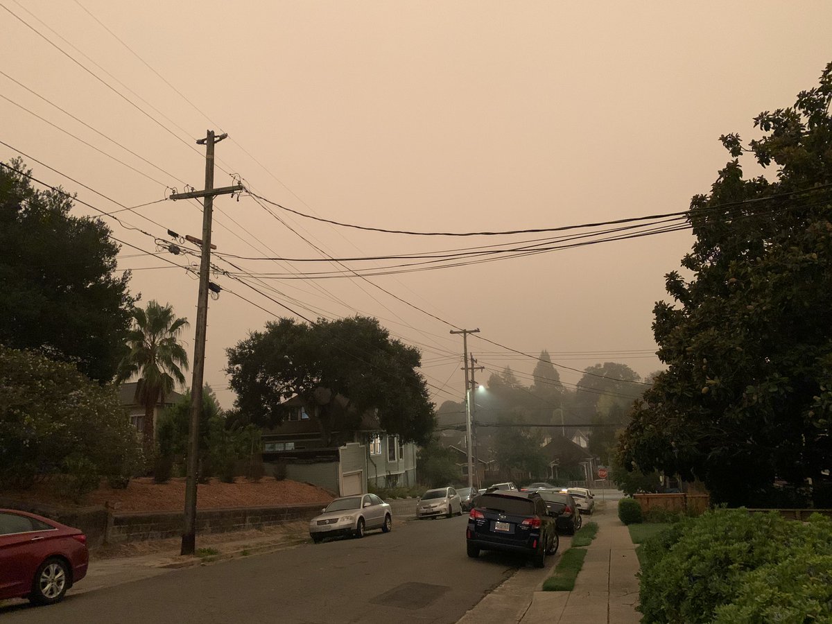 Jason_Sadowski's tweet photo. Smoke blots out the sun in Sonoma County. Photos from 6:40AM and 7:00AM
#wildfires https://t.co/npHFurRcgN