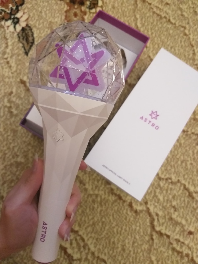 Olga_nemo's tweet photo. Привет всем AROHA!💜
Продаю официальный лайтстик ASTRO ver.2
Состояние идеальное! По Вашему желанию предоставлю доп.фото и видео.
Стоимость 4600р с доставкой по России до Вас!
С почтой дружу, запаковываю хорошо! Отзывы имеются. г.Санкт-Петербург
#ASTRO #astrolightstick https://t.co/TVGNRwNqHA