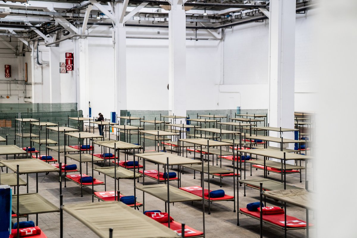  Arran de l'esclat de la pandèmia vam reforçar l'atenció a les persones sensellar amb un dispositiu d'allotjament d'emergència.  Vam posar en marxa sis equipaments amb 700 places noves que s'afegien a les 2.200 de la  @xapsllb. N'hem fet balanç 