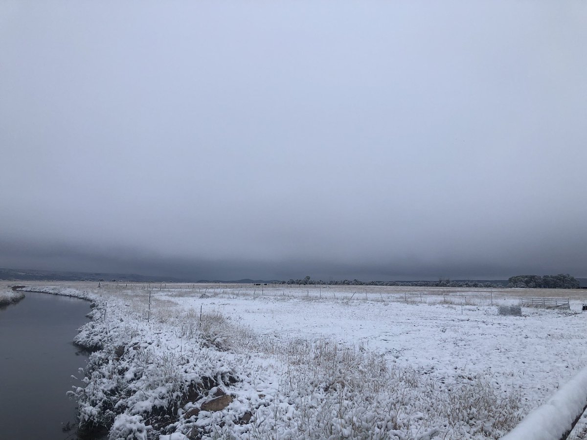 uintapika's tweet photo. Hell froze over!!  Two pics just over a day apart. #eastforkfire https://t.co/Q7l45Q4yqV