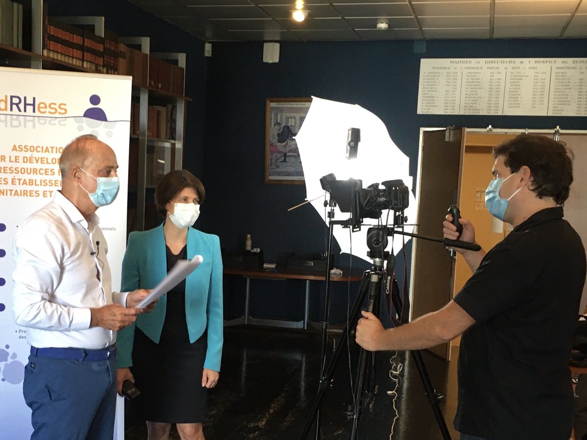 jeanmariebarbot's tweet photo. Tournage du nouveau clip de @ADRHESSlive pour la présentation de l’ouvrage sur la nouvelle fonction publique hospitalière : bientôt sur Twitter!@MGVB75 @GroupeLEH @gauthierpro @MatthieuGirier @SMarchandet @dgafp https://t.co/2mRCiZOJjC
