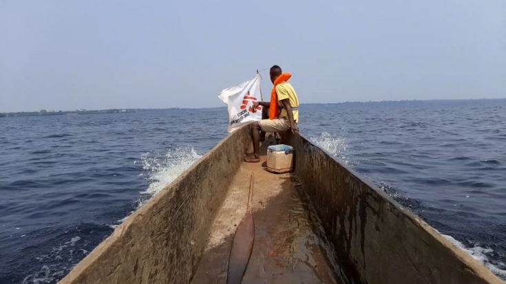 MSF_Espana's tweet photo. 🔴 Más de 100 casos confirmados y casi 50 fallecidos

👉 El brote de #Ébola en #Equateur es el undécimo que se registra en la #RDCongo

➡️ Hemos desplegado equipos en las áreas más remotas; lugares solo accesibles a través de ríos o de angostos caminos

👇
https://t.co/CXvbLCTZ77 https://t.co/TfKVNTm5SK