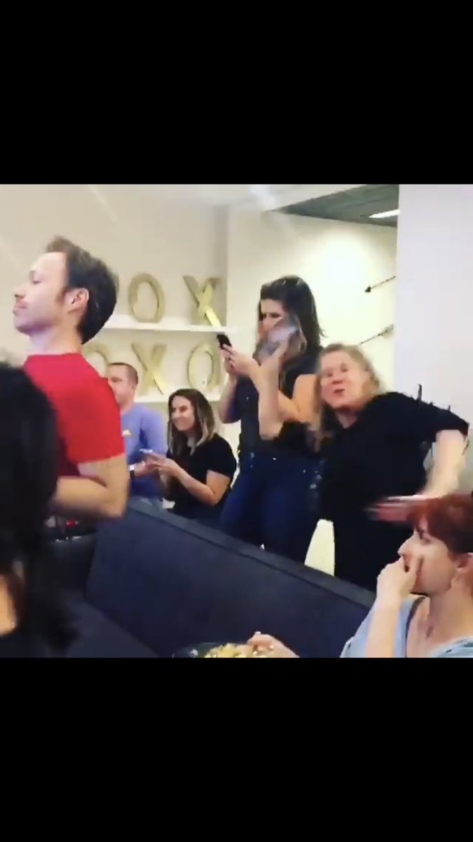 MakiTerashima's tweet image. 2 years ago today, FLCL 3: Alternative premiered. I hope I can host a party like this again soon. #flcl3 #flcl3alternative 2年前の今日FLCLオルタナが公開されました。またこんな楽しい集まりが出来るといいな。facebook.com/618671781/post…