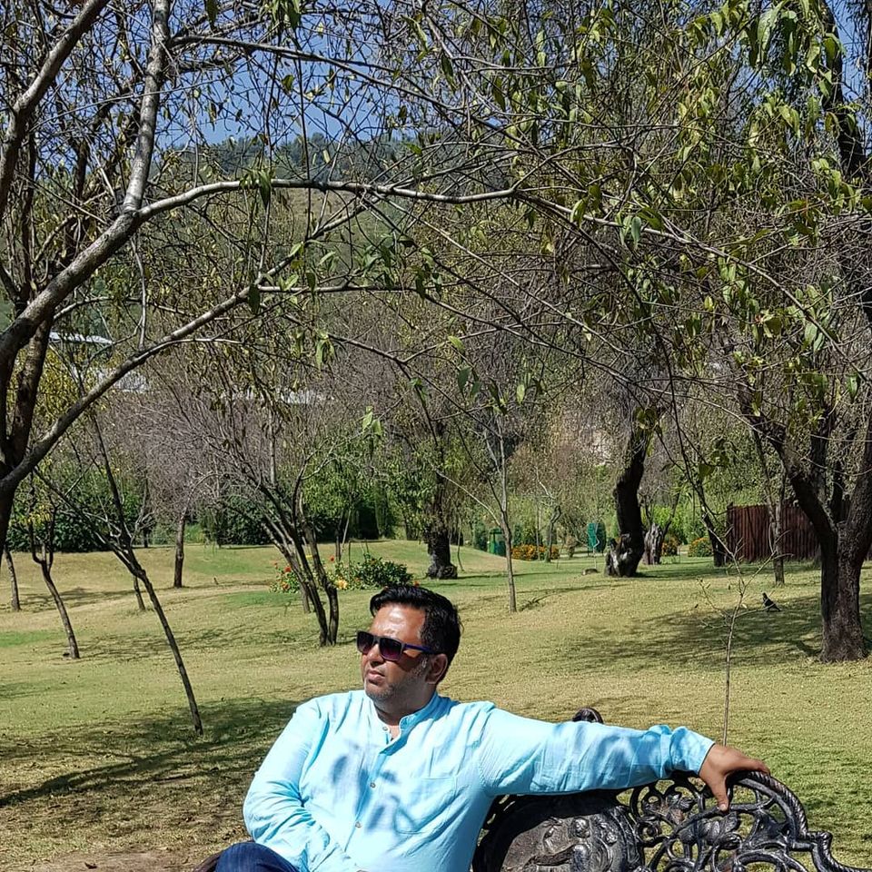mchefajaychopra's tweet photo. My expression when someone tells me there are no samosas left. What are your foodie moments that make you upset?
.
.
.
.
#chefajaychopra #pose #click #answer #samosas #throwback #frownface #thebigdaddychef #thoughts #wednesdayvibes #foodlove #emotion #stayhome #staysafe https://t.co/zkJfUq5gTz