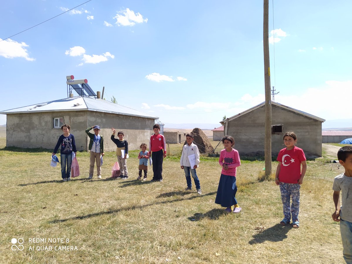 DiyadinImam's tweet photo. Öğrencilerimizi ziyaret ederek onlara yeni eğitim öğretim yılına ait ders kitaplarının yanı sıra öğretmenlerimizin onlar için hazırladığı konu özet ve kazanım testlerini ulaştırdık.
@ziyaselcuk
@agrimem
@mfaruktekinn
@diyadinmem
@atillaaslan https://t.co/5NW8cHTtF9