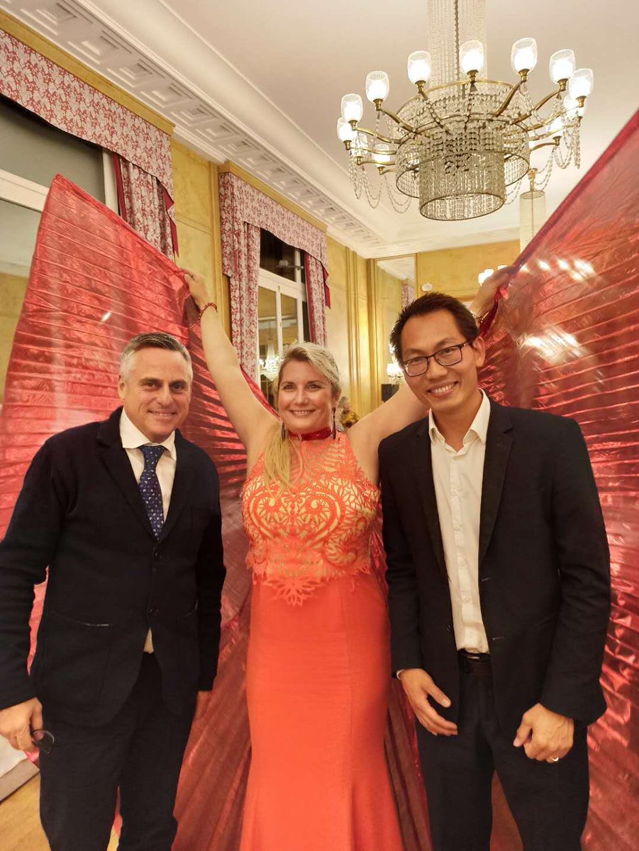 Veronica_opera's tweet photo. #Chine #China #lilly #cerclefrancochinois #singer #thevoicechina #centrenationaldesarmees #operasinger #wings #openyourwings @AmbassadeChine @France_en_Chine #PostCovid19 #relationsChineFrance #economie #alibaba https://t.co/CfgPHKEx0T