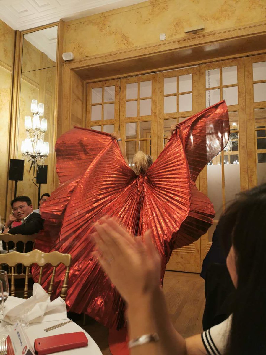 Veronica_opera's tweet photo. #Chine #China #lilly #cerclefrancochinois #singer #thevoicechina #centrenationaldesarmees #operasinger #wings #openyourwings @AmbassadeChine @France_en_Chine #PostCovid19 #relationsChineFrance #economie #alibaba https://t.co/CfgPHKEx0T