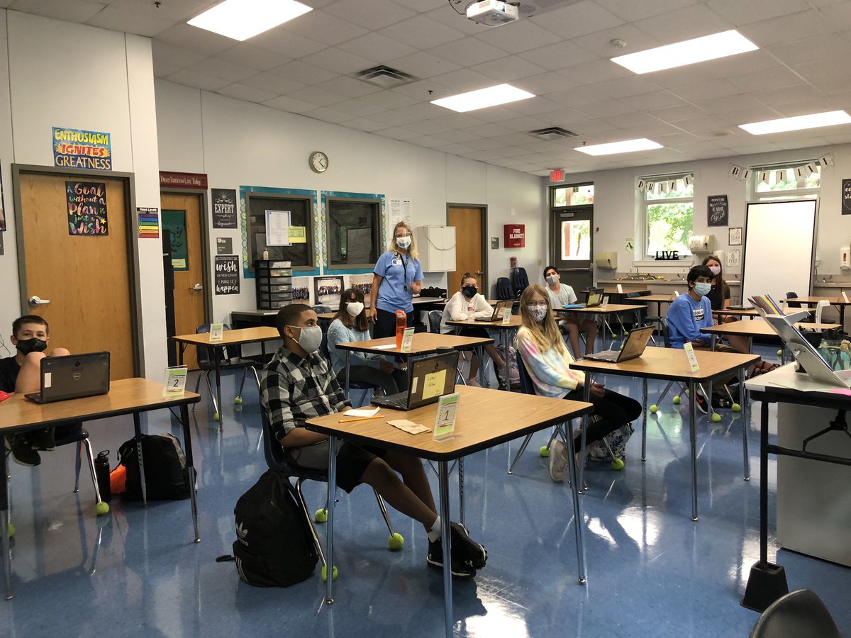 FMS_Plano's tweet image. Showing off our best “smies” (smiling with our eyes). So excited to welcome our wonderful students on campus today, while continuing to support our at home learners 💙 #PISDPoweredbyLearning #pisdfirstday