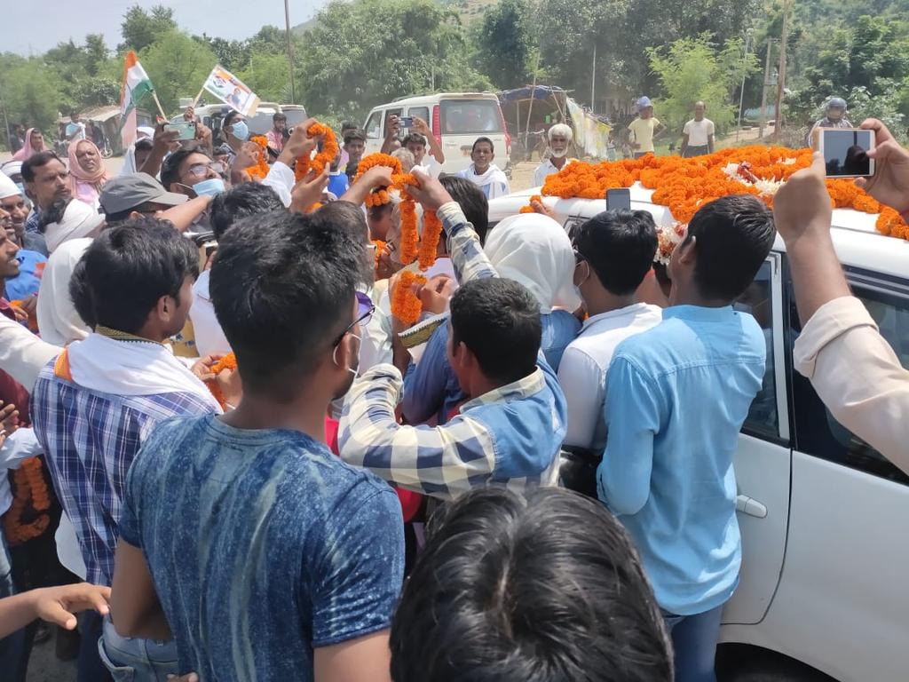 gopalkrishanjsp's tweet photo. दिनांक ८ सितंबर २०२० को राष्ट्रीय सचिव सह बिहार प्रभारी आदरणीय श्री @virenderrathor जी का हिसुआ में मेरे युवा साथियों के द्वारा किए गए स्वागत की कुछ तस्वीरें।
@shaktisinhgohil
@DrMadanMohanJha 
@Anilcong90 https://t.co/CORvGQ8zJB