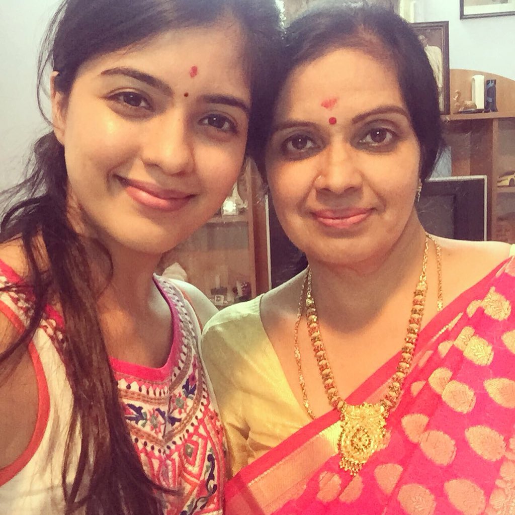AmrithaFansClup's tweet photo. @SSMusicTweet  or Request enga chella Kutty @Actor_Amritha Ooda oru pic twit poduvingala pls 🥰. 

#Lift @Actor_Amritha https://t.co/VW7wDDQ9cm