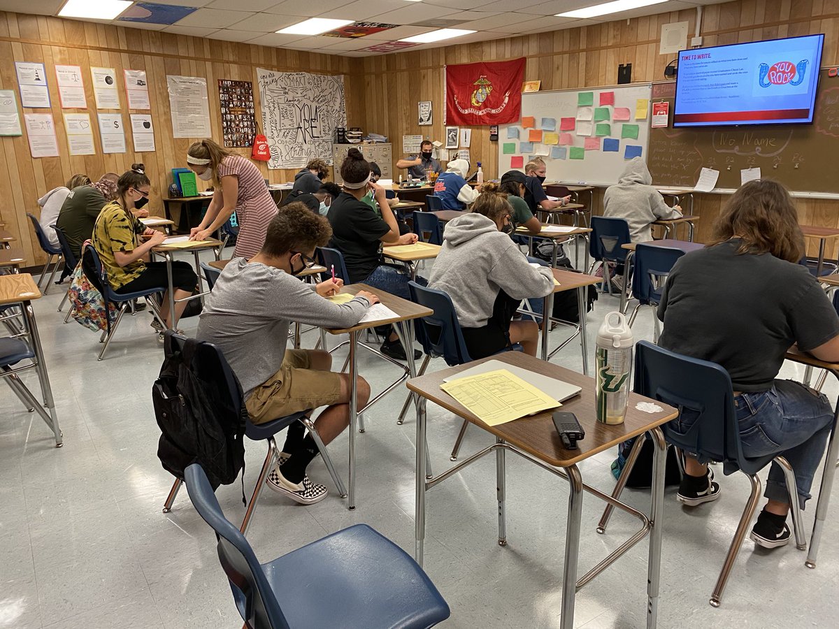 Continuing to meet with our Class of 2023 and helping them with their academic plans! Look forward to following them through the rest of their high school journey! 
<a href="/akpixie79/">Sacha Fenimore</a> <a href="/hhscobras/">Hudson High School</a>