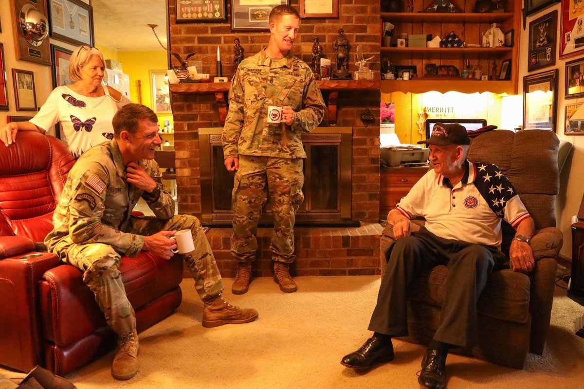 1FURY6's tweet photo. Honorary Command Sgt. Maj. Kenneth “Rock” Merritt of #1F invites Paratroopers to him home in Fayetteville, N.C to award Staff Sgt. Jordan Tandler as the 1-508th PIR’s Squad Leader of the Year.

SSG. Tandler showed exemplary service and leadership to the unit and his Paratroopers. https://t.co/RLvQM6r11P
