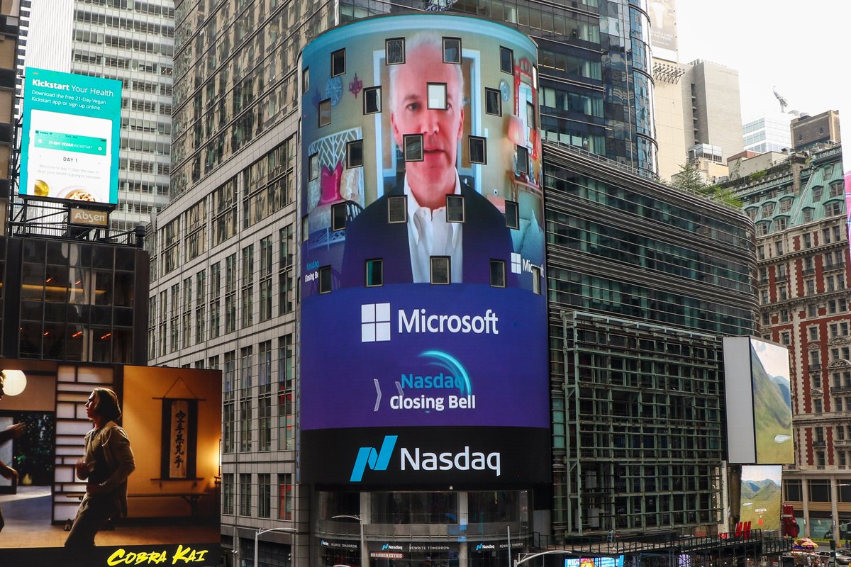 NasdaqExchange's tweet photo. In celebration of #HispanicHeritageMonth, Diego Martinez, Chair of @Microsoft’s HOLA, rang @Nasdaq's closing bell today. 

HOLA works to recruit, retain and advance current and future Hispanic and Latinx employees. Thank you for joining us! https://t.co/sKBwv3z68w