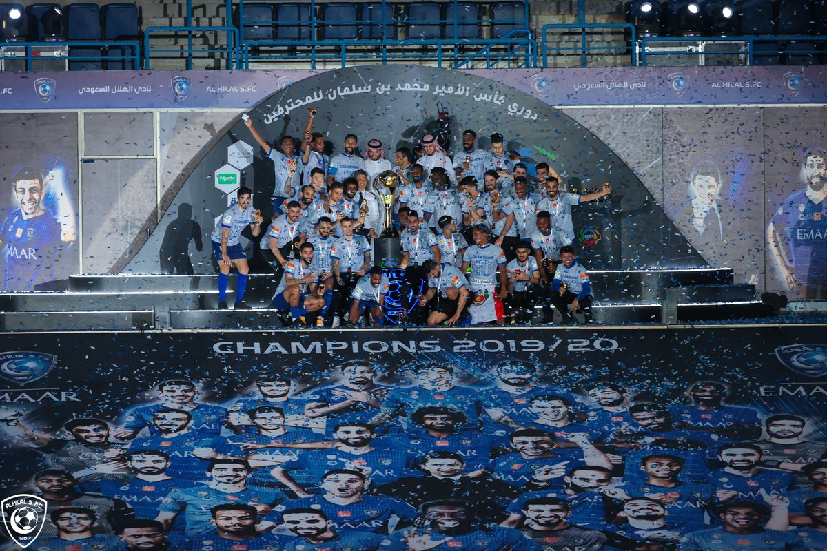 Alhilal_FC's tweet photo. 📸 بطل طبيعي .. لكأس استثنائي 🏆💙

#زعيم_الدوري 🤩
#الهلال https://t.co/BSt2pbbDgB