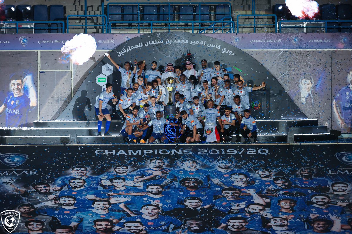 📸 بطل طبيعي .. لكأس استثنائي 🏆💙

#زعيم_الدوري 🤩
#الهلال