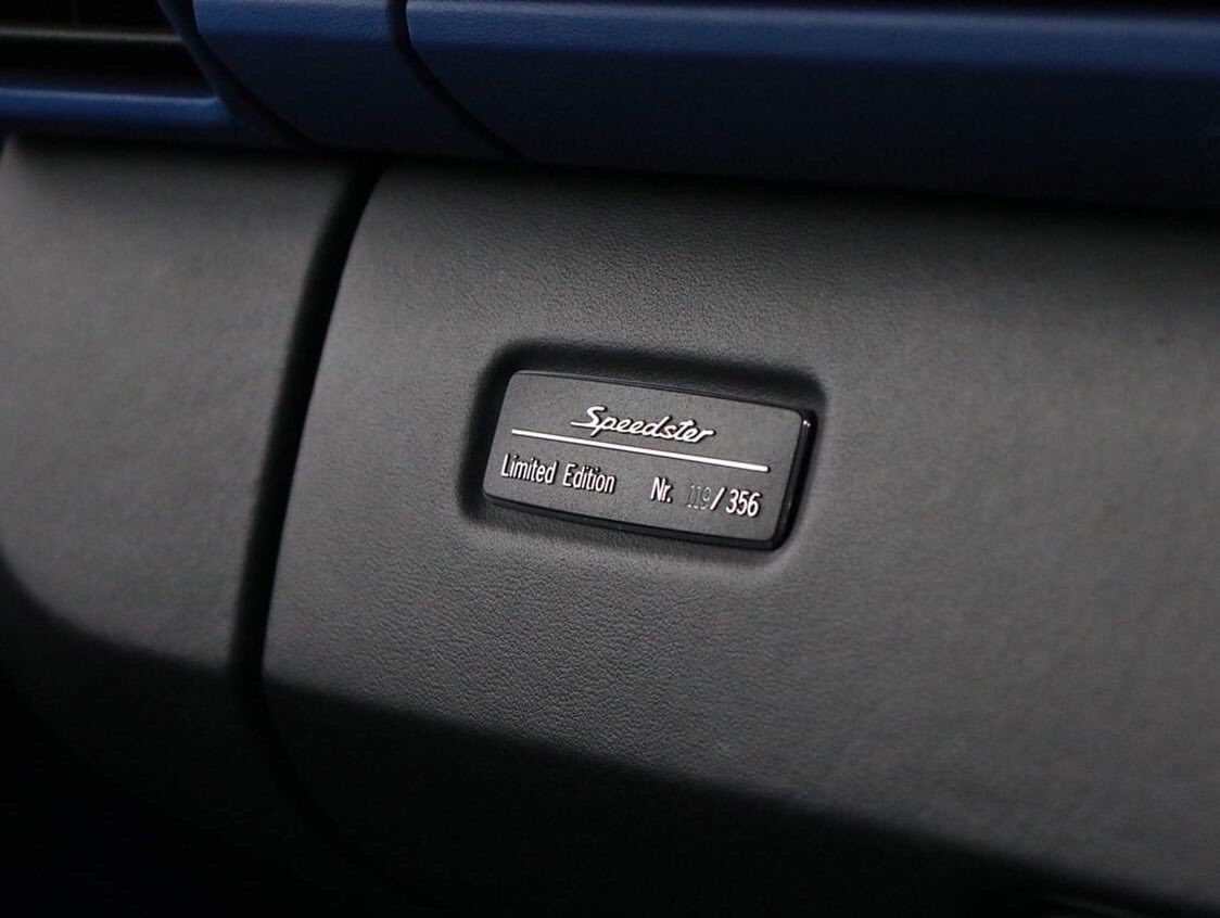 Porsche911UK's tweet image. With only 356 units made, the 4th generation #911Speedster is a collectors dream 🎯 
Via @PorscheLeeds  
With £5 change from £300k ⚡️