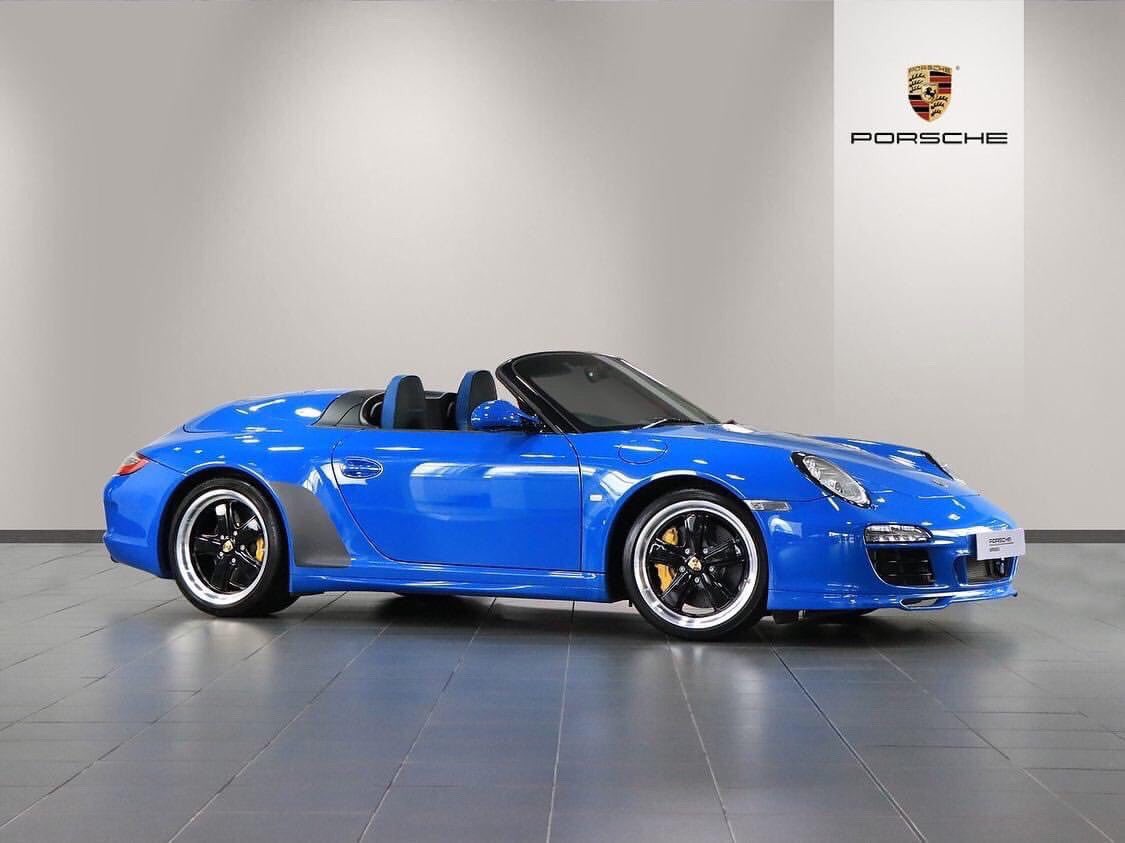Porsche911UK's tweet image. With only 356 units made, the 4th generation #911Speedster is a collectors dream 🎯 
Via @PorscheLeeds  
With £5 change from £300k ⚡️