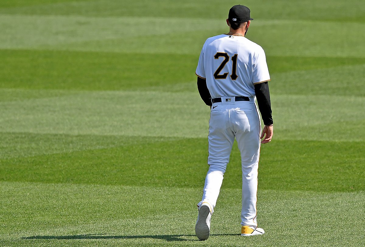 MattFreedPhoto's tweet photo. Pirates players take the field early for photos at PNC Park as they all wear No. 21 to honor Roberto Clemente on #ClementeDay https://t.co/F1zg1lZSCm