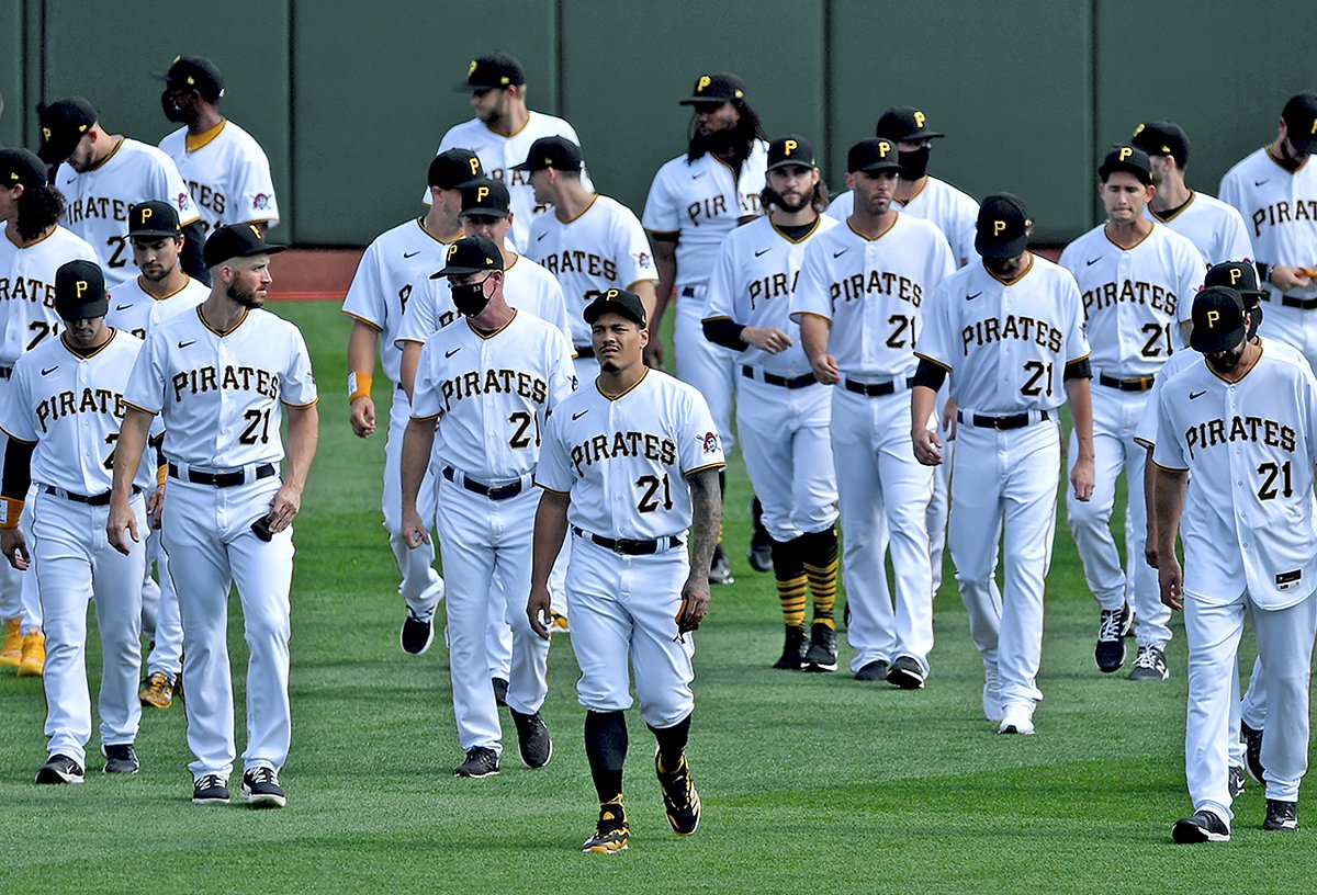 MattFreedPhoto's tweet photo. Pirates players take the field early for photos at PNC Park as they all wear No. 21 to honor Roberto Clemente on #ClementeDay https://t.co/F1zg1lZSCm
