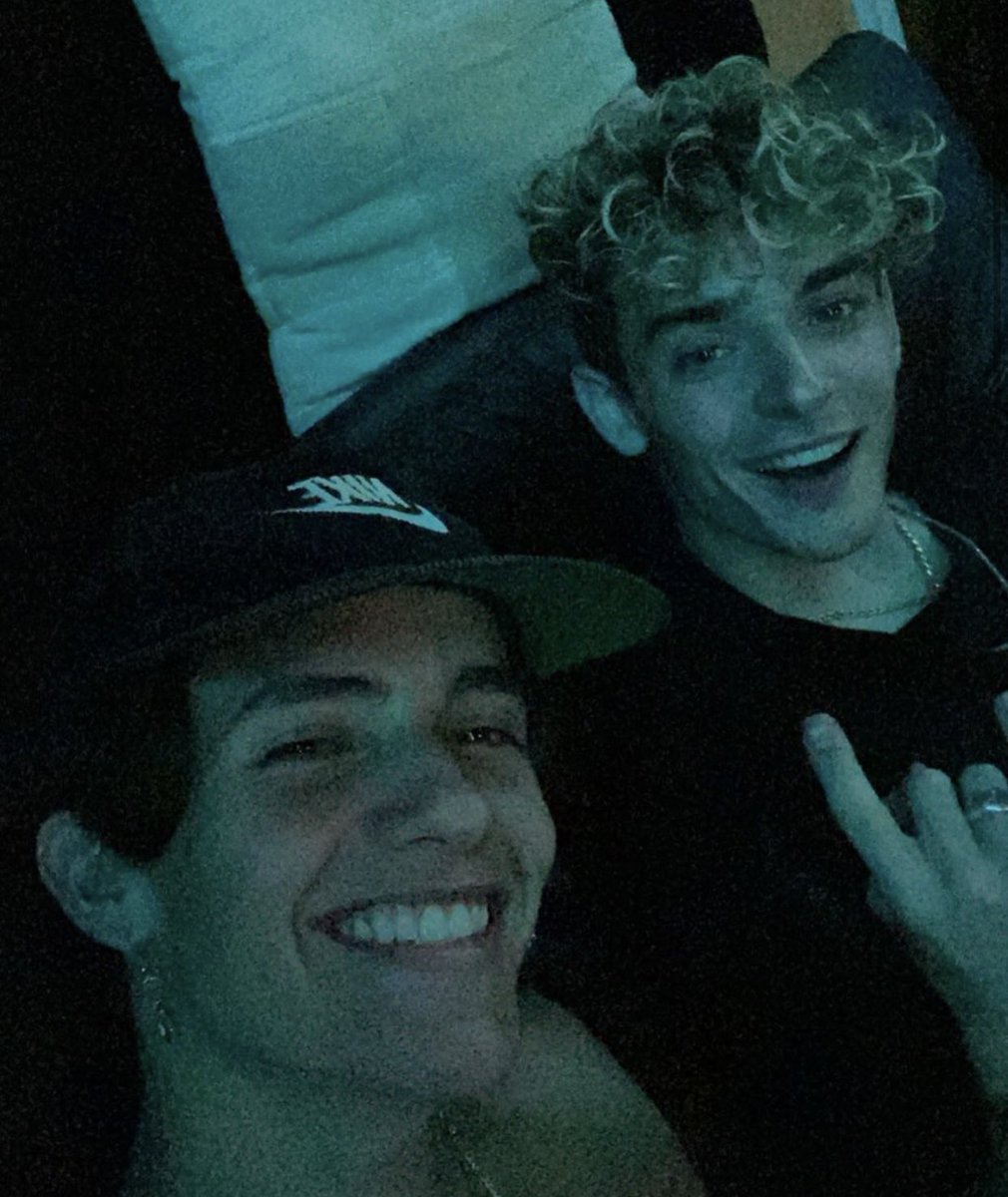 beaurreapage's tweet photo. MEU CORAÇÃO NÃO AGUENTA 😩😍 https://t.co/o2HDR1bltQ