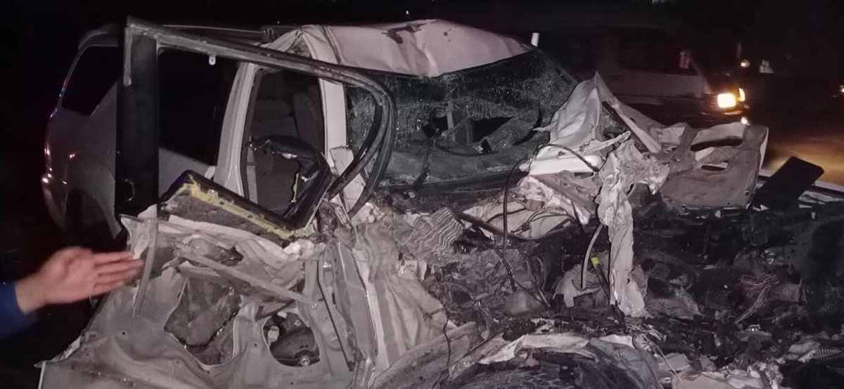 IslamabadViews's tweet photo. #DeiveSafe: Accident on #Islamabad expressway infront of Attock Petrol pump near Gulberg Greens... Car bumped into a truck and there were no air bags in that expensive car. That guy died on spot. https://t.co/ffqmvzxuRM