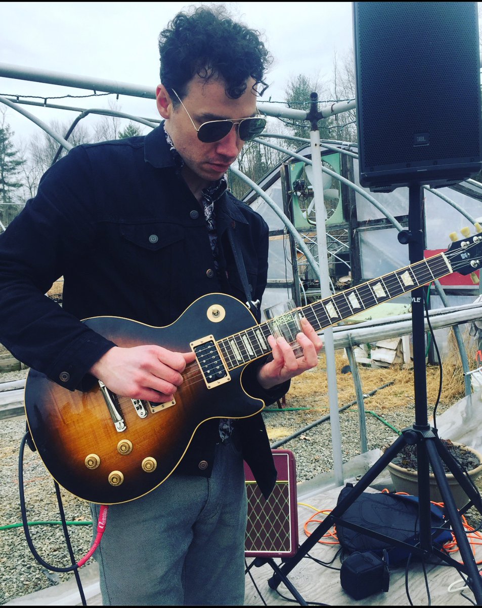 FireintheField's tweet photo. Friday 9.11 Solo set at @GraniteRootsBru #troynh 4:30pm #CraftBeer https://t.co/gOfmtk88S7