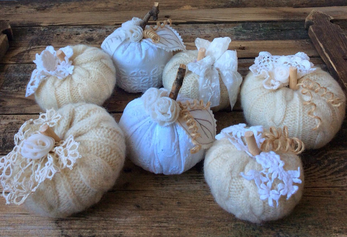 Tilda_Time's tweet photo. Hellowen pumpkin π ππ #tildatime #toy #textiledecor #handmadedecoration #interiordecor #vintage #helloween #primitivestyle #helloweenparty #hellowengift #helloween https://t.co/bfmbBGICmC