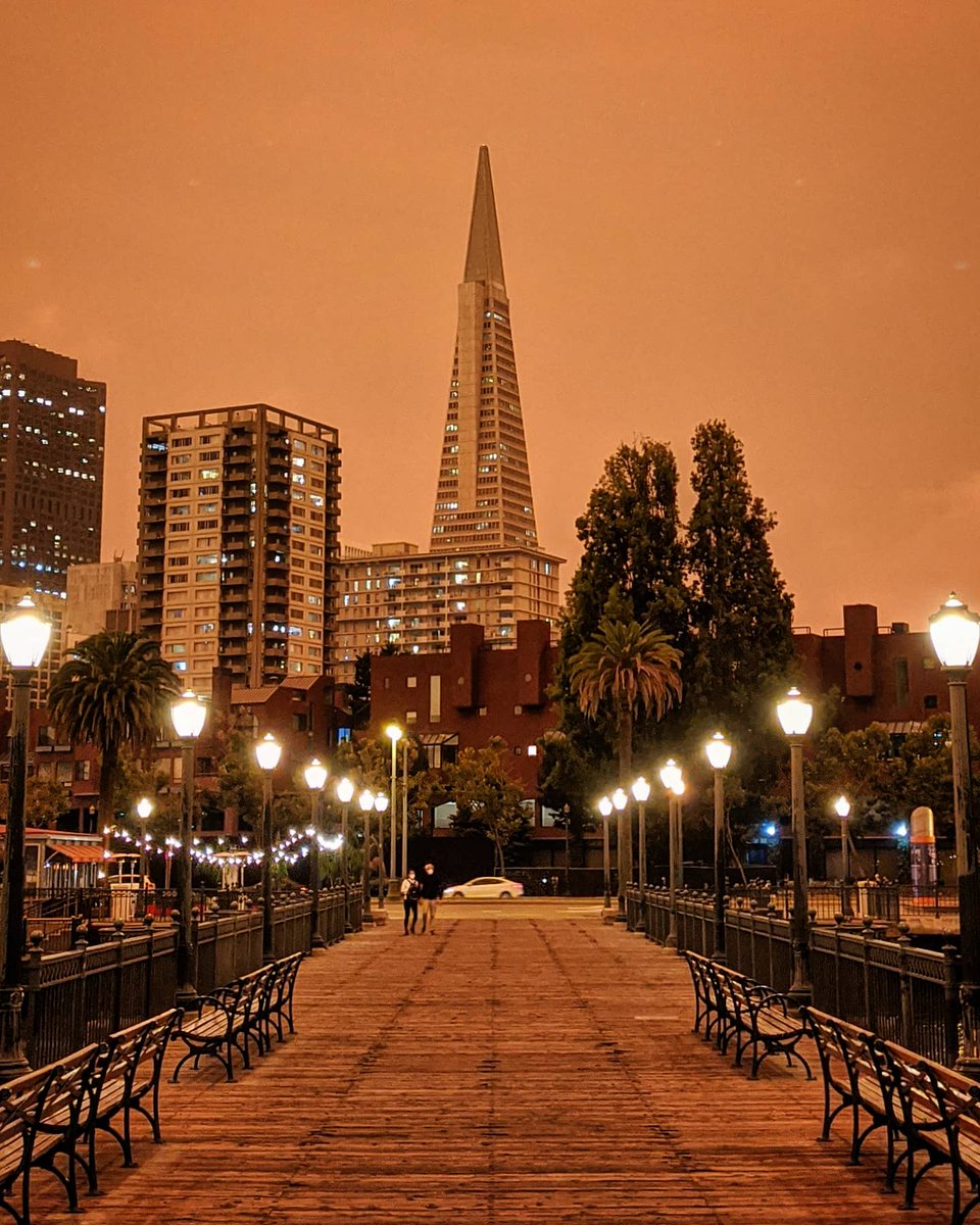 JohnShrable's tweet photo. An apocalyptic downtown San Francisco, all pics around 11AM. Wildfire smoke refracting light so that what we see is this red/orange hue. Truly eerie feeling today and a reminder of how much of the state is in the midst of devastating fire. #smoke #CaliforniaFires https://t.co/317lrxM1L8