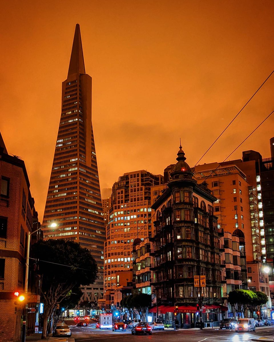 JohnShrable's tweet photo. An apocalyptic downtown San Francisco, all pics around 11AM. Wildfire smoke refracting light so that what we see is this red/orange hue. Truly eerie feeling today and a reminder of how much of the state is in the midst of devastating fire. #smoke #CaliforniaFires https://t.co/317lrxM1L8