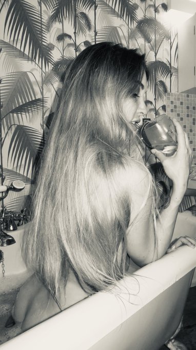 I&rsquo;ve just uploaded a movie on my OnlyFans 😘 https://t.co/rNjsIKhQ1x https://t.co/rs2Q6UYrbg<a href="/tag/adultwork"class="tags"><span>#adultwork</span></a>