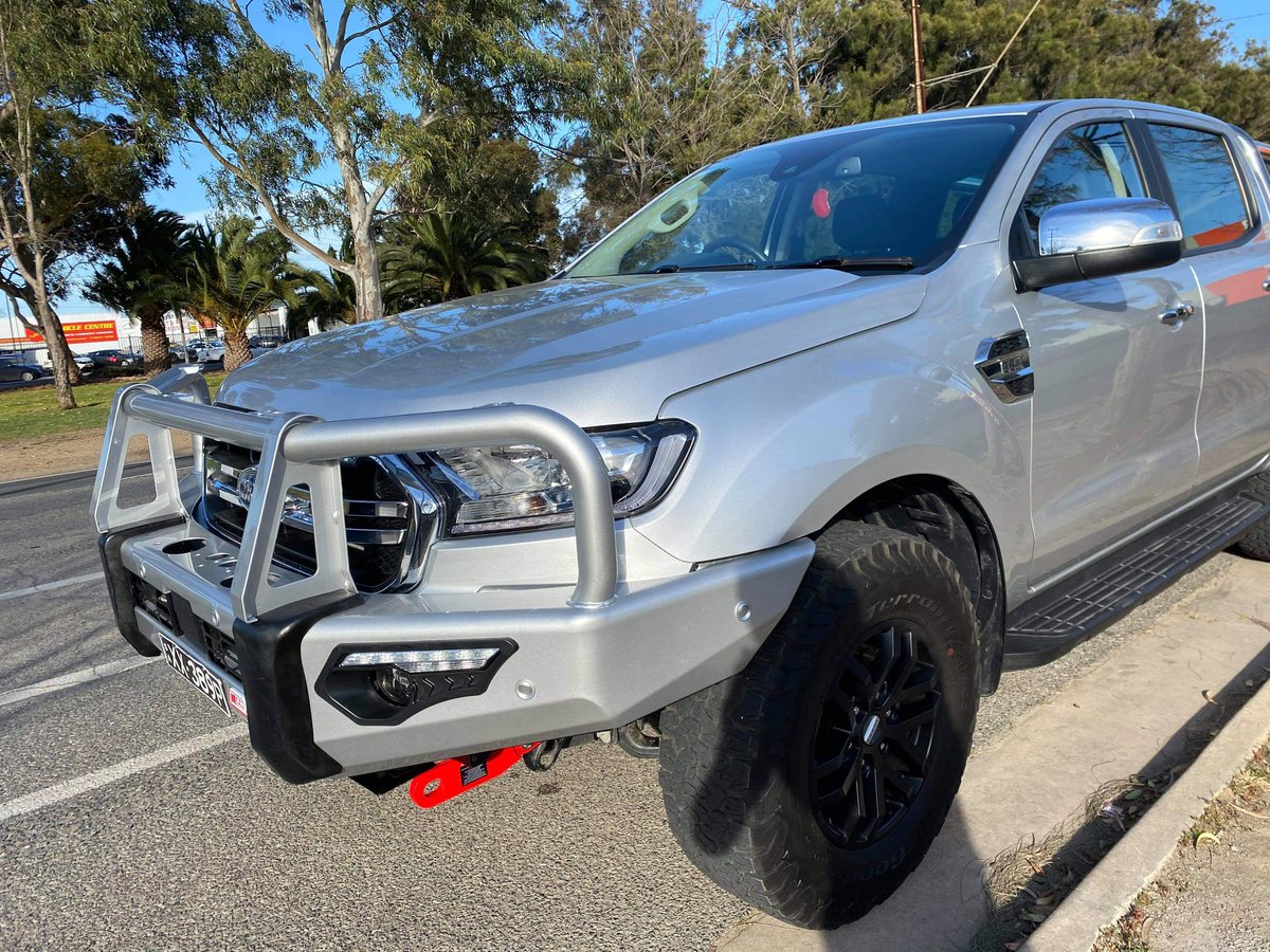 PRO4x4_offroad's tweet photo. mcc4x4 accessories colour coded 80802 pheonix bar with rated tow points looking sharp on this @Ford ranger PX 3 https://t.co/0MvrhlCP3I