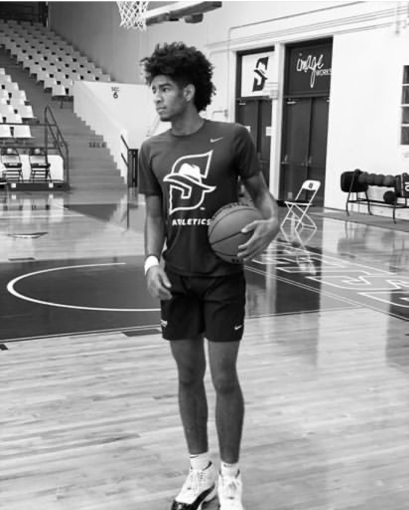 Pro1Basketball's tweet photo. 🥶🥶🥶
@gianvaldezz
@StetsonMBB
#ProOne2020
#BeDifferent #P1 #BeOne #ProOneBC https://t.co/K8XrGX9o1w
