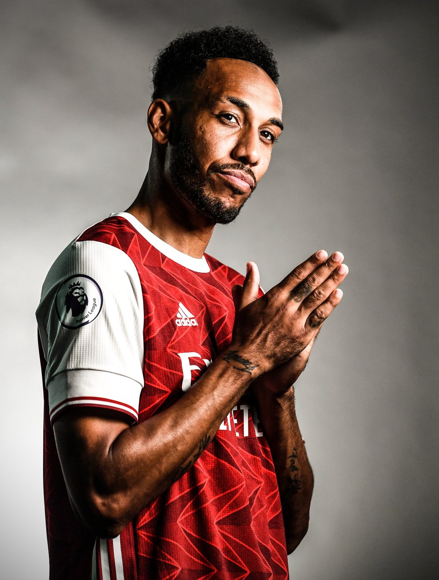 brfootball's tweet photo. Arsenal get in front of the cameras 📸 https://t.co/dHWtiyWJf8
