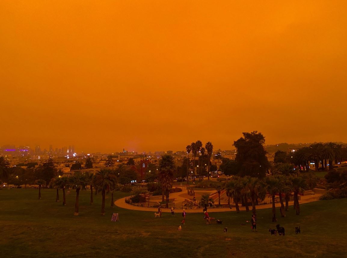 kron4news's tweet photo. THEN vs. NOW: #BayArea takes on new look as skies bleed orange https://t.co/oV1Rf3zGEK https://t.co/0UOR884Das
