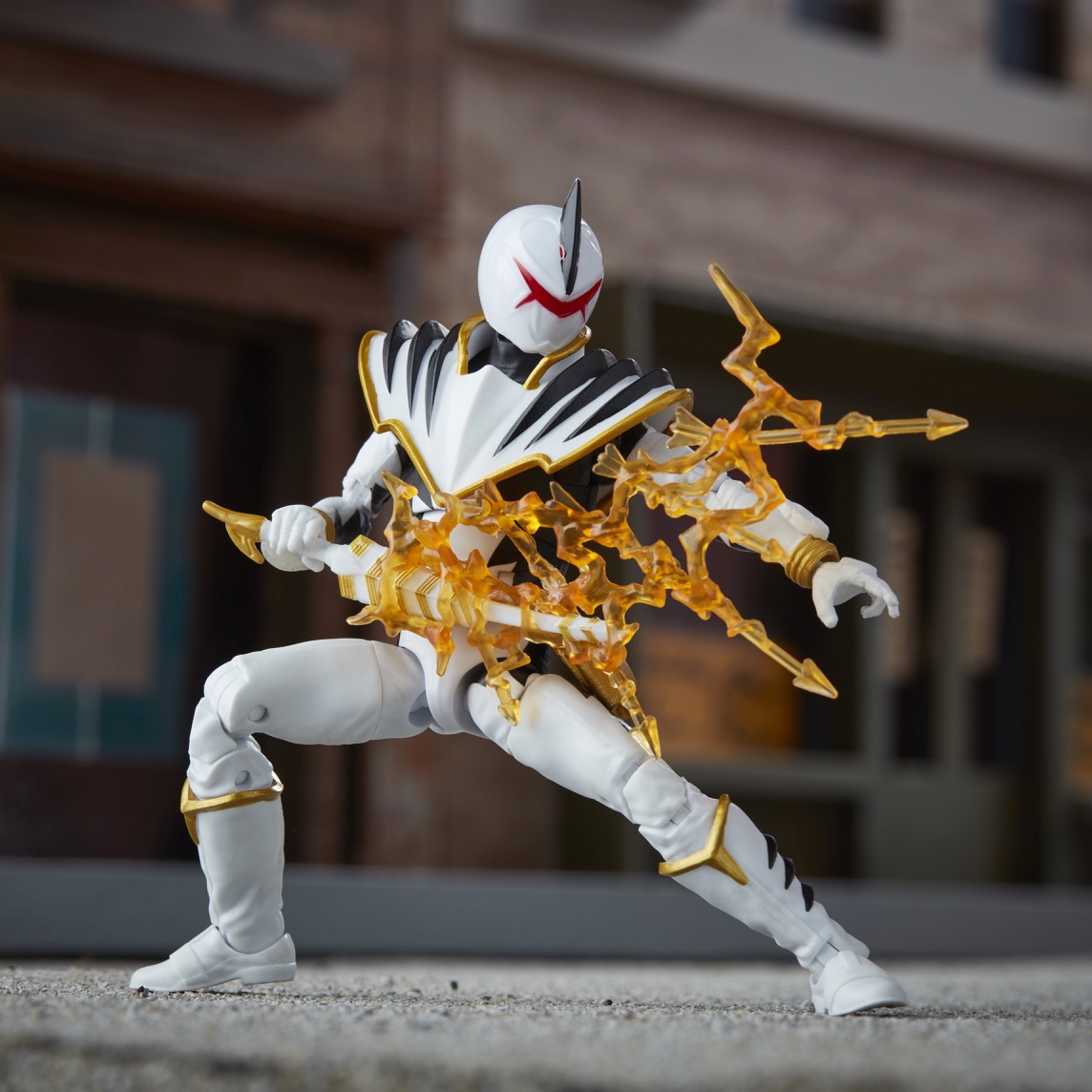 The Lightning Collection's White Dino Thunder Ranger Helmet Repaint Is A Significant Improvement
